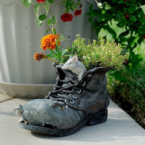 Cách tận dụng giày cũ để... trồng hoa - 19
