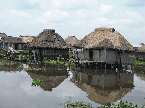 Ngôi làng trên hồ độc đáo ở châu Phi - 7