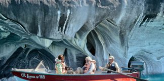 Hang động cẩm thạch Marble Cathedral