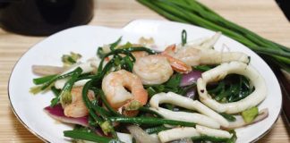 Tôm và mực xào bông hẹ - 1