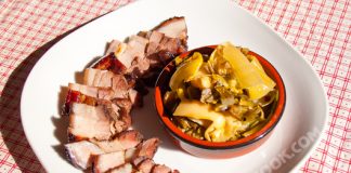 Thịt quay giòn bì, thơm mùi gia vị húng lìu sẽ giúp gia đình bạn thêm ngon cơm. Ăn món thịt quay húng lìu vào ngày trời mát thế này thì ngon phải biết. Cùng làm nhé!