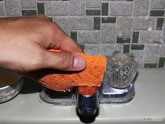 Cách làm sạch vòi nước gật gù bằng dấm - 3