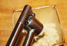 Cách làm sườn nướng tỏi với hương thơm nức khó quên Cách làm sườn nướng tỏi với hương thơm nức khó quên - 1