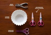 Trang trí cửa sổ đầy bông tuyết chuẩn bị cho Giáng sinh - 1