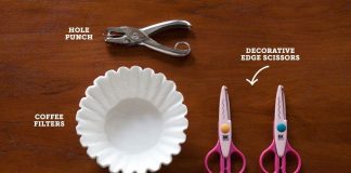 Trang trí cửa sổ đầy bông tuyết chuẩn bị cho Giáng sinh - 1