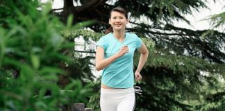 Chế độ ăn uống Khi chạy bộ, bạn cần kết hợp với chế độ ăn uống phù hợp để đạt được hiệu quả cao nhất. Chú ý uống nhiều nước lọc và bổ sung các loại rau xanh, hoa quả lành mạnh nhằm bù đắp lượng nước mất đi trong quá trình luyện tập. Ngoài ra, bạn nên ăn bổ sung nhiều dưỡng chất phong phú khác, để duy trì sức khỏe và năng lượng để luyện tập thường xuyên.-1