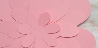 Lam_dep_nha_bang_tranh_hoa_giay_xinh_xan_1