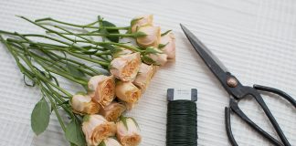 cach-lam-vong-tay-hoa-tuoi-sieu-don-gian-1