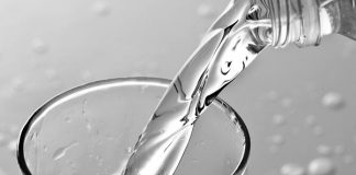 Những lợi ích của việc uống nước nóng