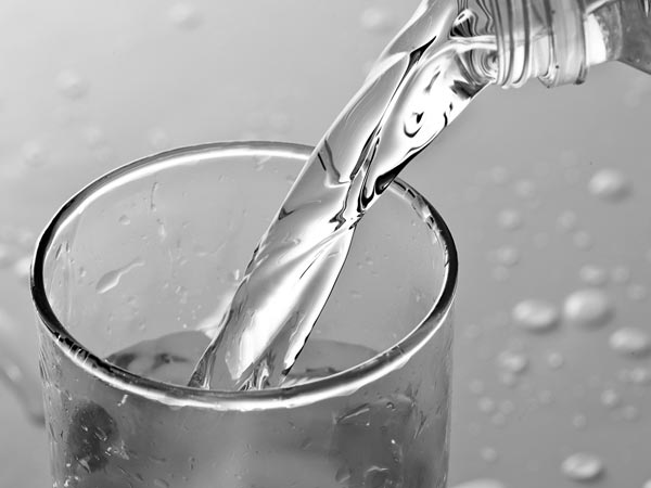 8 cách rửa cốc thủy tinh sạch bóng 