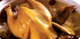 Làm sao để nấu gà hầm ngũ quả? - 1