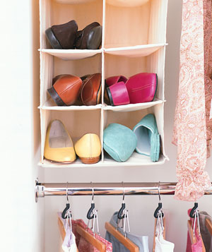 Cách sắp xếp quần áo, giày dép trong tủ - 7