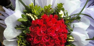 Cắm hoa lãng mạn với bó hoa hồng trái tim - 1