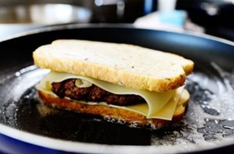 Cách làm sanwich bò siêu tốc cho bữa sáng  - 5