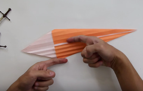 Cách làm kiếm theo phong cách origami cho bé5