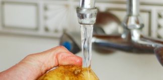 Cách nướng khoai tây bằng lò vi sóng