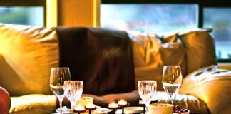 Mách mày râu bày bàn ăn lãng mạn đón 8-3 - 1