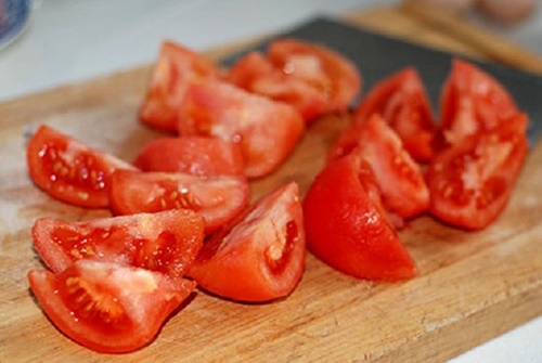 Bắp cải xào cà chua nhanh gọn cho bữa cơm ngày mưa 3