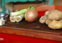 Súp khoai tây nóng hổi cho đầu tuần trở gió nau-sup-khoai-tay-1