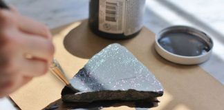 Gắn bảng tên dễ thương cho chậu hoa trong vườn - 1