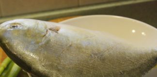 Cá om nấm và cà chua cho ngày mát trời - 1