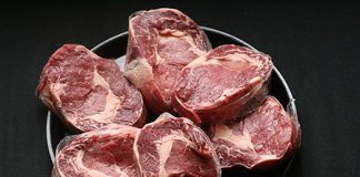 Làm sao để nấu bò hầm cay? - 1