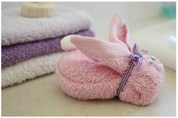 cách làm thỏ bông đáng yêu cho bé từ chiếc khăn mặt7