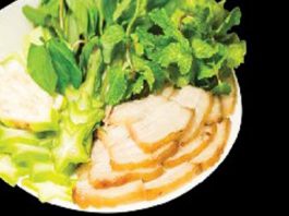 Thịt ngâm nước mắm cuốn bánh tráng 1