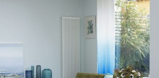 cach-trang-tri-phong-khach-rong-thoang-mat-lamsao.com-1