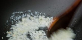 Cách làm trứng cuộn thịt gà ấm nóng ngày đông  - 1