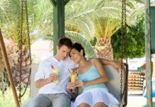 Nơi lý tưởng để xích đu “an tọa” là một góc xinh xinh trong khu vườn xanh mát