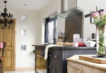 Cách bày trí phòng bếp nhẹ nhàng mà ấn tượng Học lỏm cách bày trí phòng bếp nhẹ nhàng mà ấn tượng 1