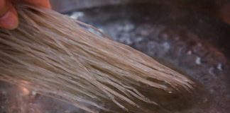 Cách làm sủi cảo kim chi đậu phụ ngon cho ngày đầu năm - 1