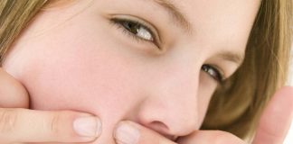 Những thói quen xử lý mụn nguy hiểm nên từ bỏ - 1