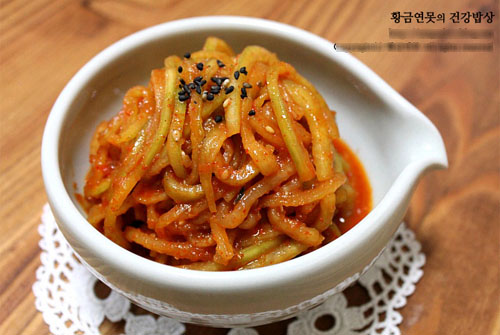 Cách làm kimchi vỏ dưa hấu thơm lạ rất nên thử - 6