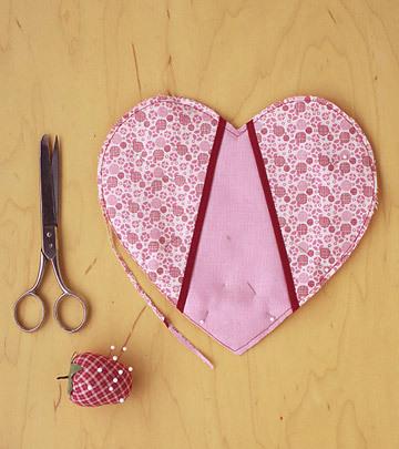 Cách làm lót nồi trái tim để căn bếp mang không khí valentine - 4