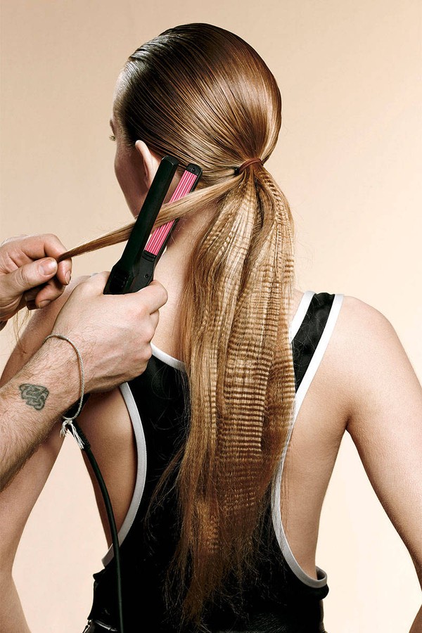 Tường tận 3 cách biến tấu sang trọng hợp ngày thu cho mái tóc dài 3