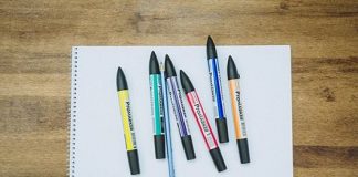 in_ban_tay_tren_giay_thanh_buc_tranh_cuc_doc_trang_tri_nha_0