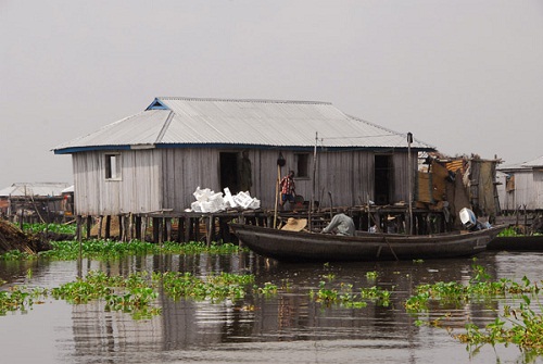 Ngôi làng trên hồ độc đáo ở châu Phi - 3