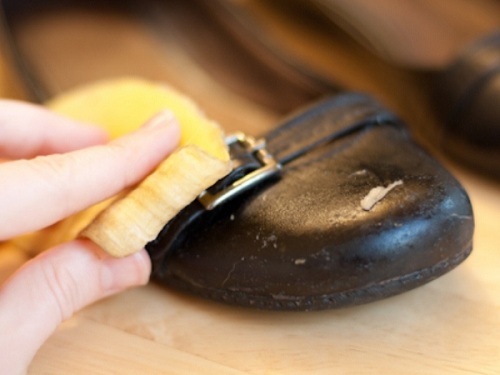 Cách vệ sinh giày da tại nhà sạch bóng và đẹp miễn chê 1