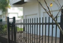 Trang trí hàng rào cho nhà ống