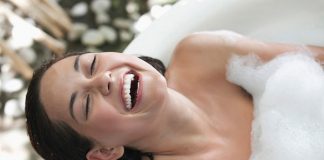 Lợi ích và tác hại khi tắm nước nóng