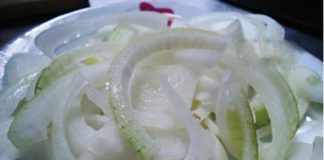 Cách làm gà nướng hành tây  - 2