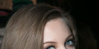 Giấu tóc con lệch màu, lởm chởm cho mái tóc thêm xinh - 1