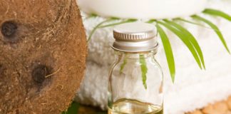 Dưỡng mi dài cong vút sau 10 ngày bằng dầu dừa