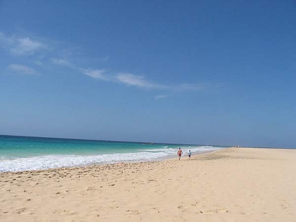 Thanh bình cuộc sống trên đảo Praia - 7