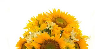 cach_cam_hoa_de_ban_dep_cho_nha_them_lung_linh