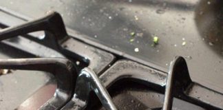 meo-hay-giup-ve-sinh-kieng-bep-ga-nhanh-sach