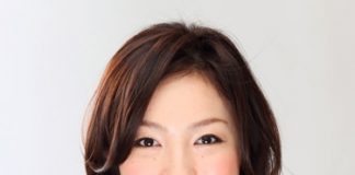 Hướng dẫn tạo kiểu dễ thương cho mái tóc xoăn - 1