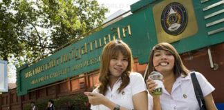 Trường đại học chấp nhận sinh viên chuyển giới